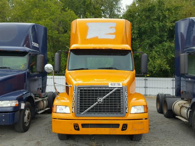 4V4M19GF46N406134 - 2006 VOLVO VN VNM YELLOW photo 7