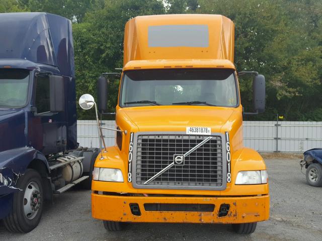 4V4M19GF46N406148 - 2006 VOLVO VN VNM YELLOW photo 7