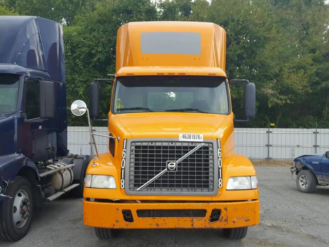 4V4M19GF46N406148 - 2006 VOLVO VN VNM YELLOW photo 9