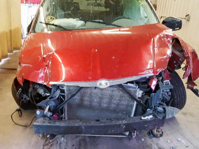2A8HR54PX8R843176 - 2008 CHRYSLER TOWN & COU RED photo 9