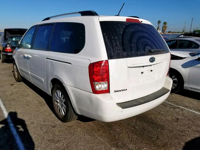 KNDMG4C77C6475675 - 2012 KIA SEDONA LX WHITE photo 3