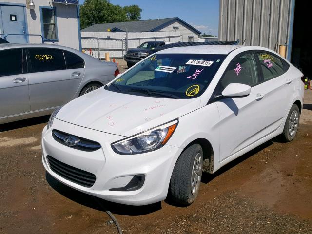 KMHCT4AE5HU369135 - 2017 HYUNDAI ACCENT SE WHITE photo 2