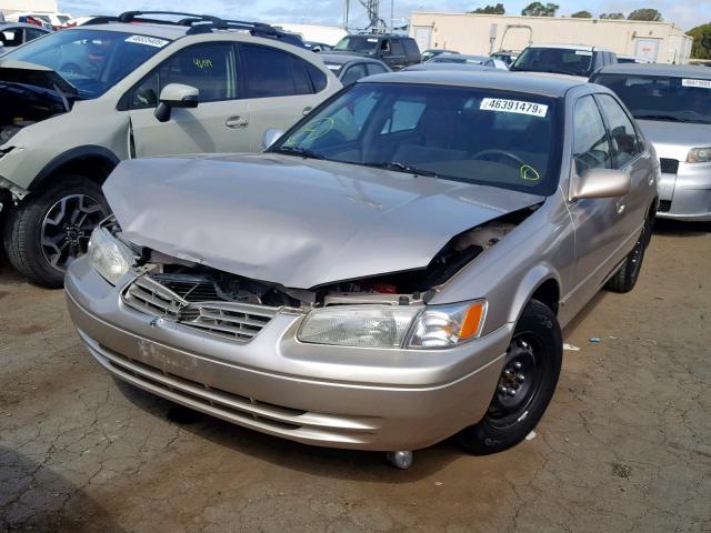 JT2BG22K1W0123595 - 1998 TOYOTA CAMRY CE TAN photo 2