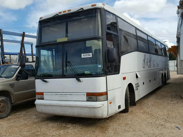 YE2TC62B0W2043570 - 1998 VAN HOOL T2100 WHITE photo 2