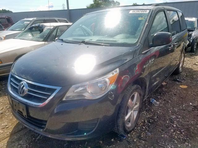 2V4RW3DG1BR695456 - 2011 VOLKSWAGEN ROUTAN SE BLACK photo 2