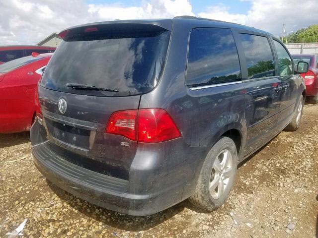 2V4RW3DG1BR695456 - 2011 VOLKSWAGEN ROUTAN SE BLACK photo 4