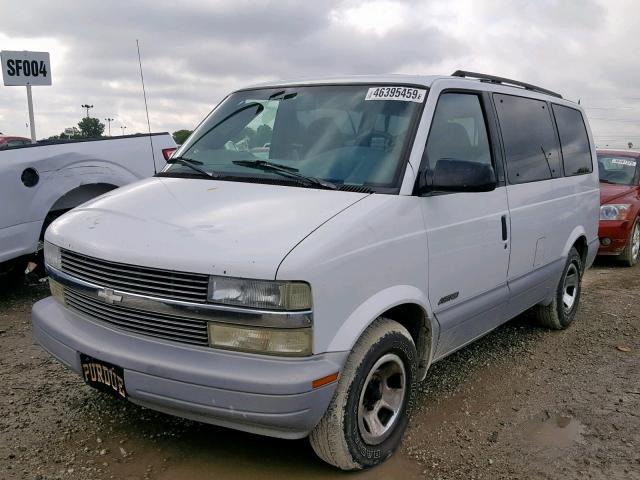 1GNDM19W0WB172200 - 1998 CHEVROLET ASTRO WHITE photo 2