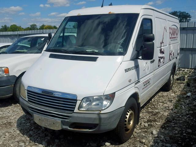 WDYPD644555812332 - 2005 FREIGHTLINER SPRINTER 2 WHITE photo 2