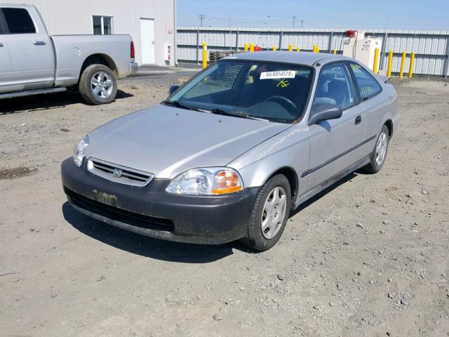 1HGEJ6223WL001317 - 1998 HONDA CIVIC DX SILVER photo 2