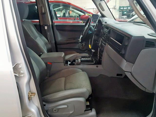 1J8HG48K86C134475 - 2006 JEEP COMMANDER 银色 照片 5