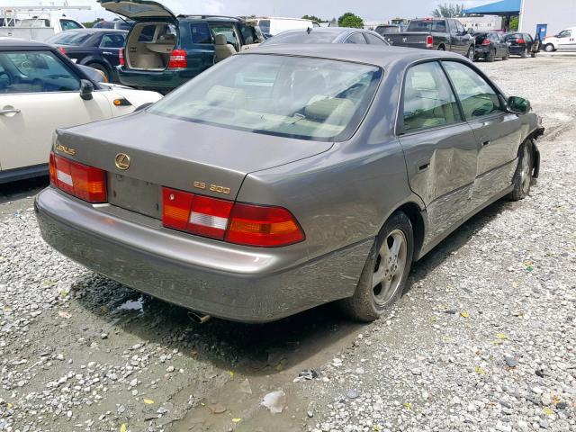 JT8BF28GXX5055264 - 1999 LEXUS ES 300 BROWN photo 4