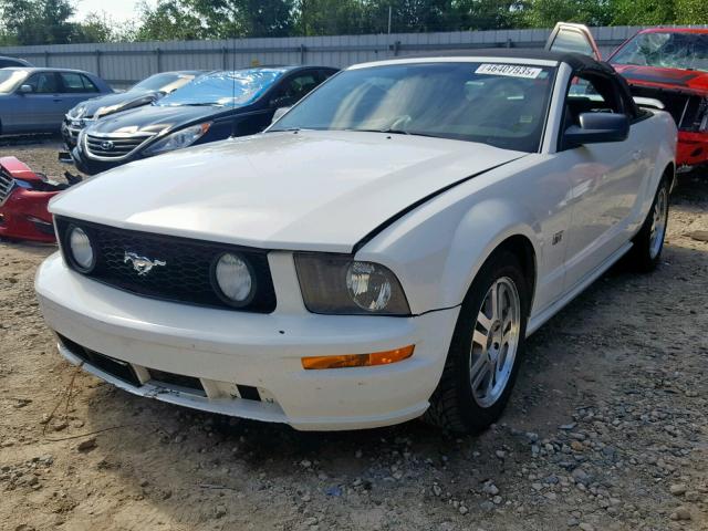 1ZVHT85HX55196348 - 2005 FORD MUSTANG GT WHITE photo 2