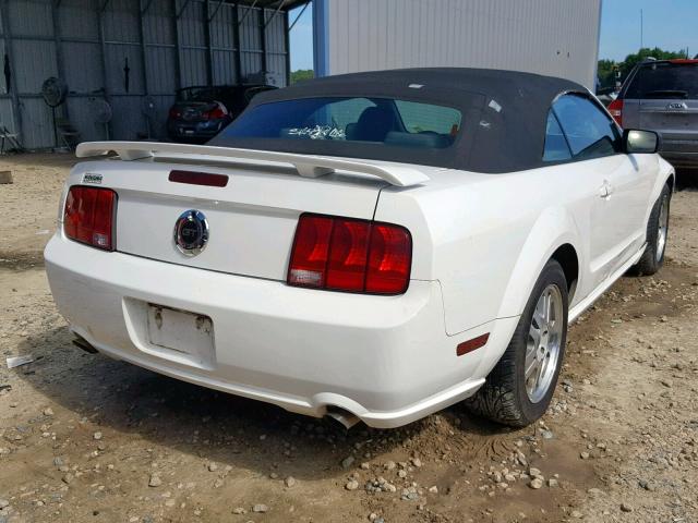 1ZVHT85HX55196348 - 2005 FORD MUSTANG GT WHITE photo 4