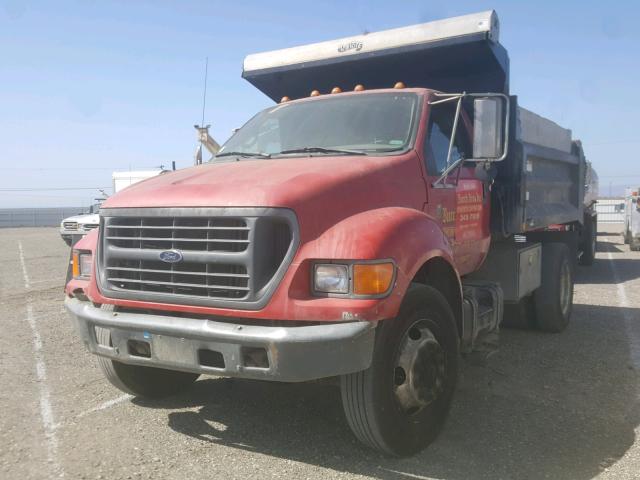 3FDNF65651MA13549 - 2001 FORD F650 SUPER RED photo 2