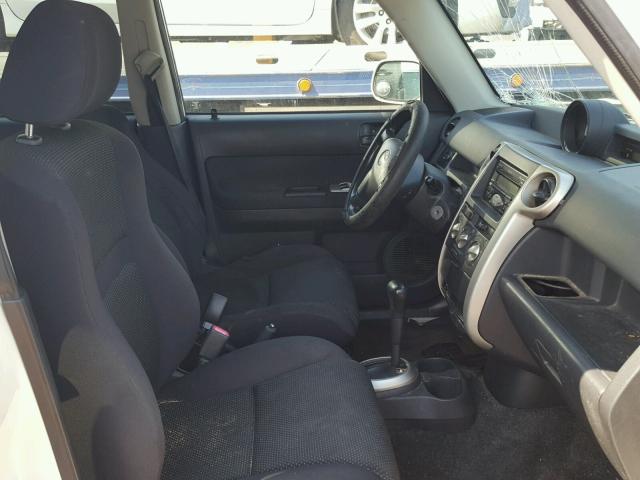 JTLKT324050190394 - 2005 TOYOTA SCION XB Ақ фото 5