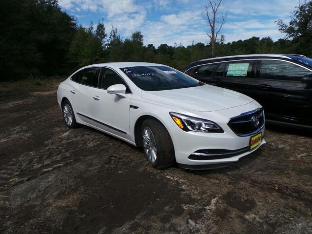 1G4ZP5SZ4JU141199 - 2018 BUICK LACROSSE E WHITE photo 2