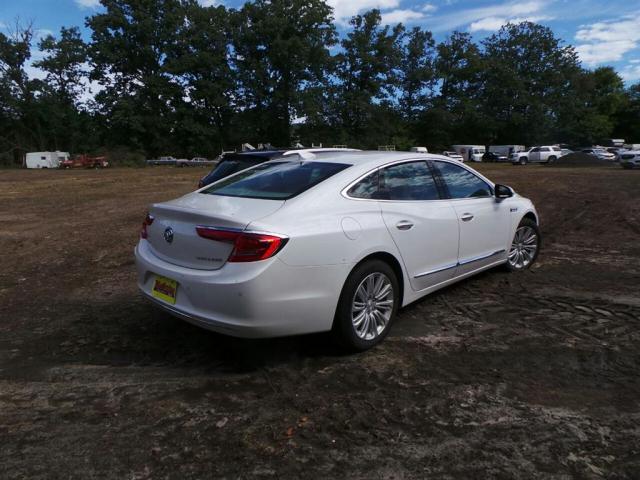 1G4ZP5SZ4JU141199 - 2018 BUICK LACROSSE E WHITE photo 4