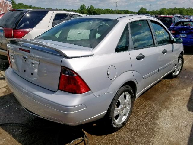 1FAHP34N17W260409 - 2007 FORD FOCUS ZX4 SILVER photo 4