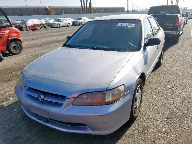 1HGCF8649WA244142 - 1998 HONDA ACCORD DX SILVER photo 2