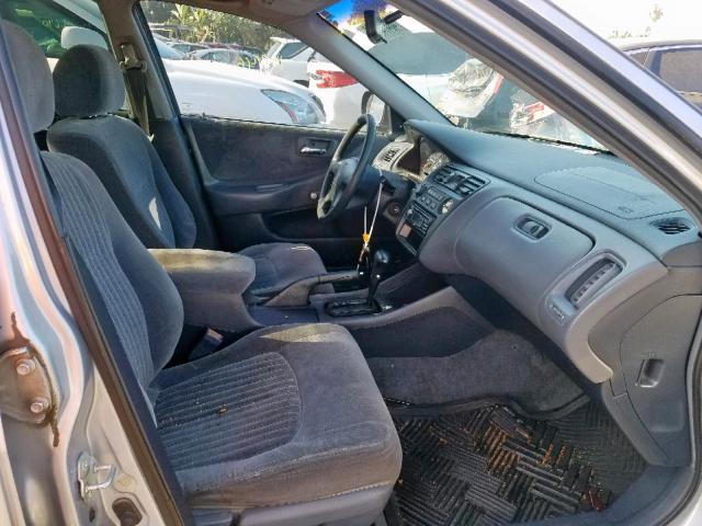 1HGCF8649WA244142 - 1998 HONDA ACCORD DX SILVER photo 5