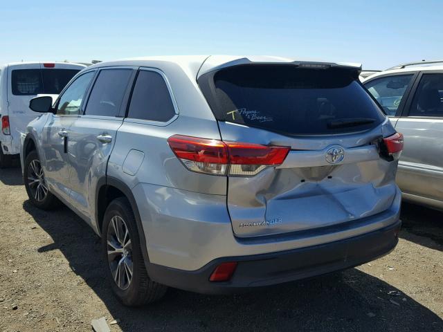 5TDZZRFH7JS236416 - 2018 TOYOTA HIGHLANDER SILVER photo 3