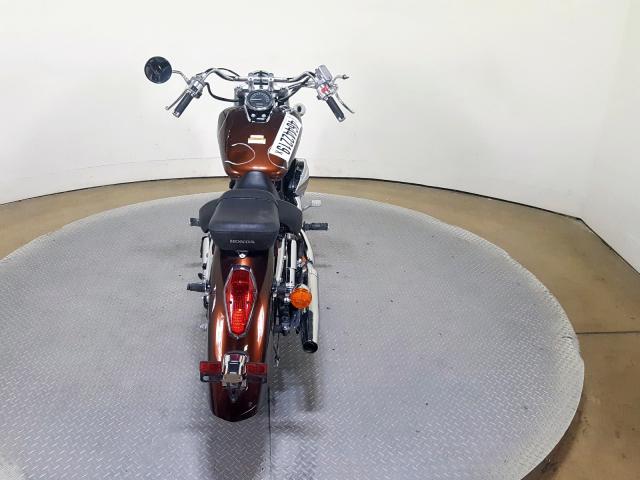 JH2RC5008JK400185 - 2018 HONDA VT750 C BROWN photo 9