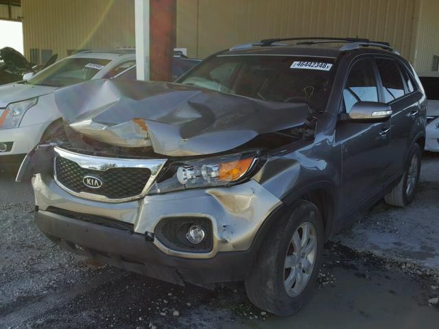 5XYKT3A69DG329140 - 2013 KIA SORENTO LX CHARCOAL photo 2