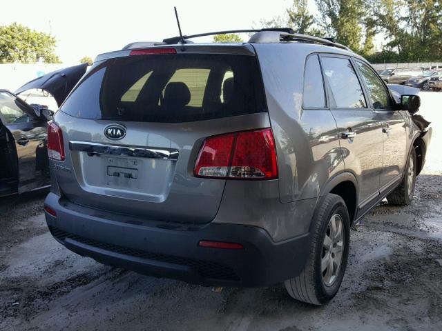 5XYKT3A69DG329140 - 2013 KIA SORENTO LX CHARCOAL photo 4