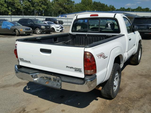 5TENX62N66Z300521 - 2006 TOYOTA TACOMA PRE WHITE photo 4