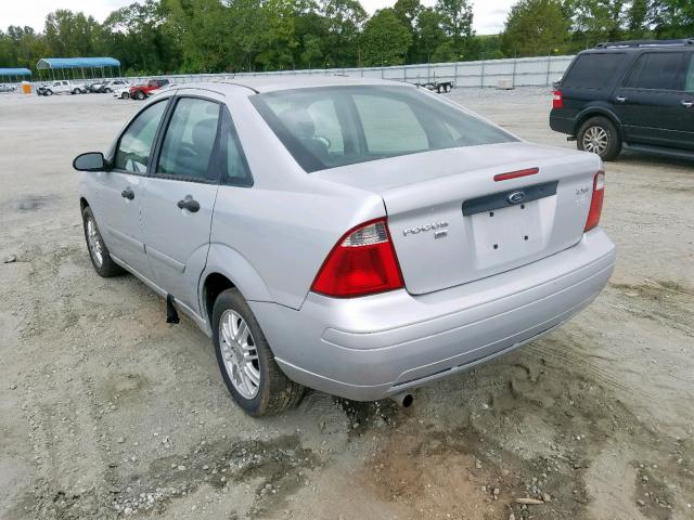 1FAFP34N46W116262 - 2006 FORD FOCUS ZX4 SILVER photo 3