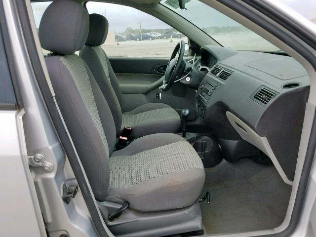 1FAFP34N46W116262 - 2006 FORD FOCUS ZX4 SILVER photo 5