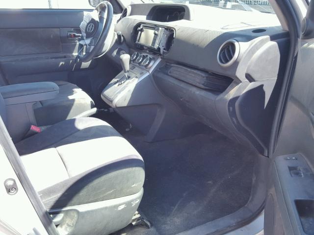 JTLZE4FE8DJ043945 - 2013 TOYOTA SCION XB Күміс фото 5