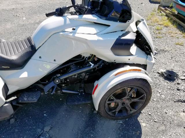 2BXREDD2XKV001460 - 2019 CAN-AM SPYDER ROA WHITE photo 9