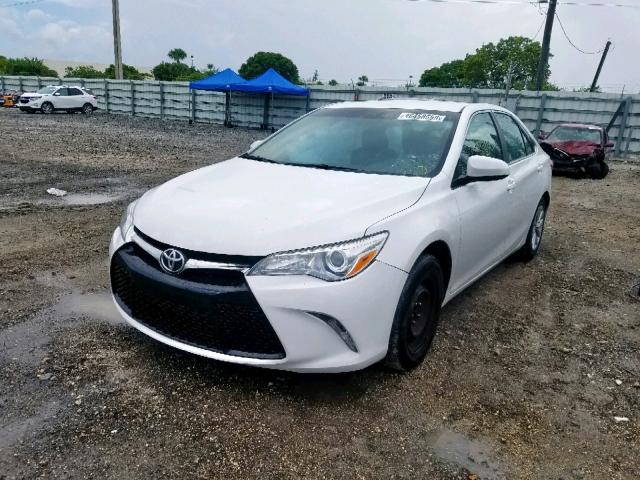 4T4BF1FK9FR490317 - 2015 TOYOTA CAMRY LE WHITE photo 2