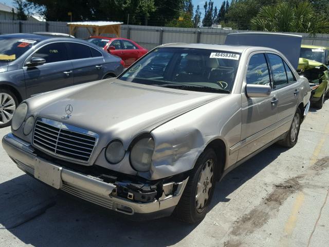 WDBJF65H1XA841218 - 1999 MERCEDES-BENZ E 320 GOLD photo 2