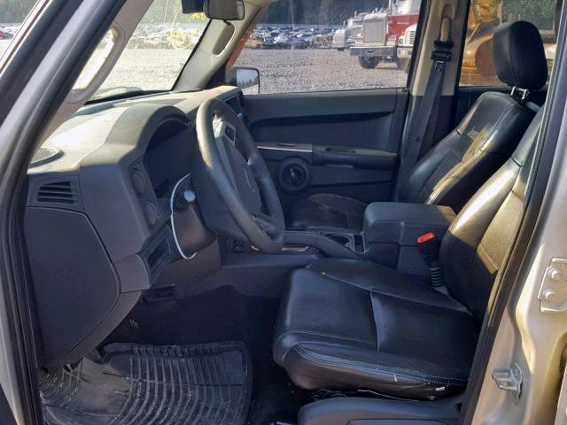 1J8HG48K28C201378 - 2008 JEEP COMMANDER 银色 照片 5