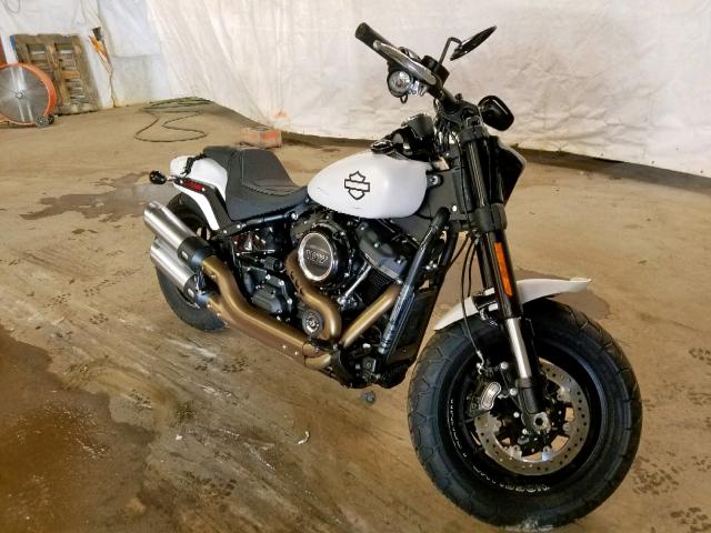 1HD1YKJ16JC030764 - 2018 HARLEY-DAVIDSON FXFB FAT B WHITE photo 1