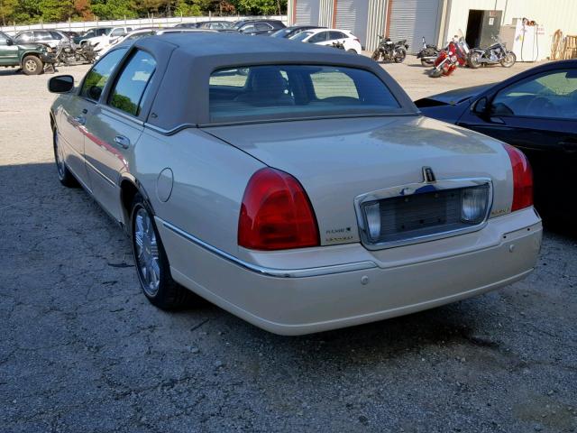 1LNHM83W43Y700739 - 2003 LINCOLN TOWN CAR C TAN photo 3