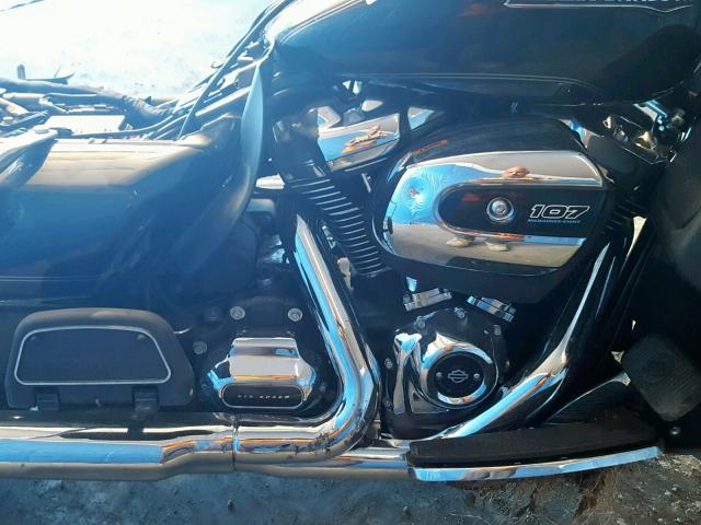 1HD1FCC16HB633853 - 2017 HARLEY-DAVIDSON FLHTCU ULT BLACK photo 7