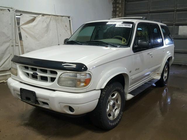 1FMDU85P4YZB37763 - 2000 FORD EXPLORER L WHITE photo 2