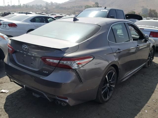 4T1B61HK3JU045975 - 2018 TOYOTA CAMRY XSE GRAY photo 4