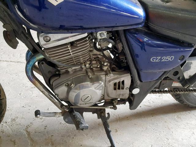 VTTNJ48A472100248 - 2007 SUZUKI GZ250 BLUE photo 7