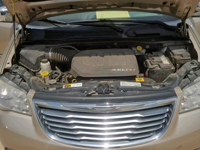 2C4RC1CG5DR636230 - 2013 CHRYSLER TOWN & COU TAN photo 7