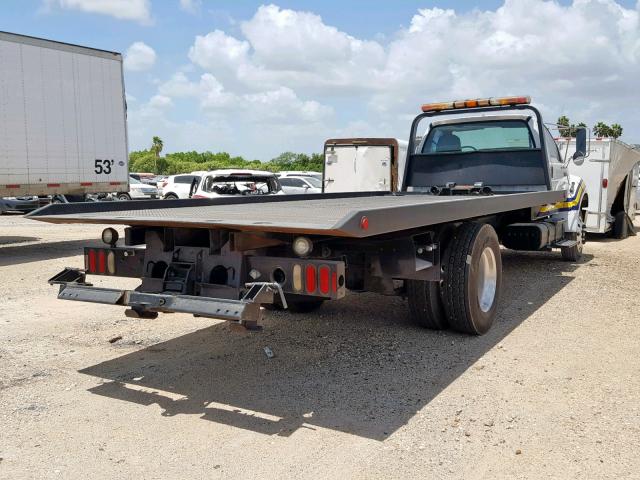 3FRWF65F47V423483 - 2007 FORD F650 SUPER WHITE photo 4