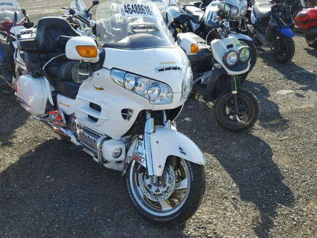 1HFSC47526A500159 - 2006 HONDA GL1800 A WHITE photo 1