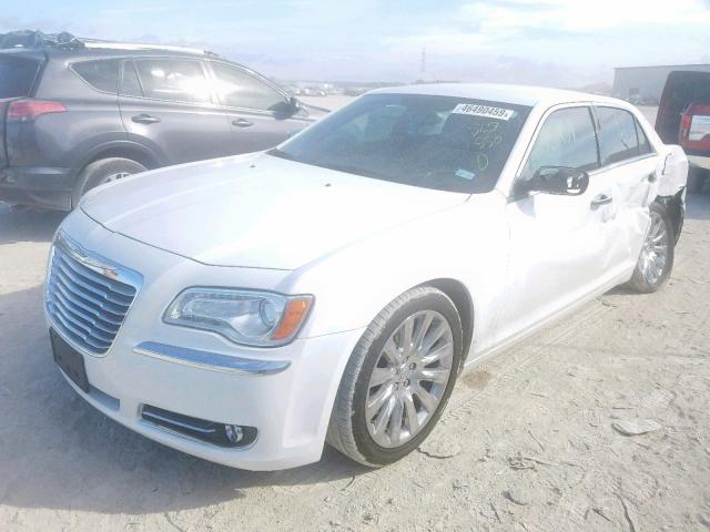 2C3CCAAG6EH327550 - 2014 CHRYSLER 300 WHITE photo 2