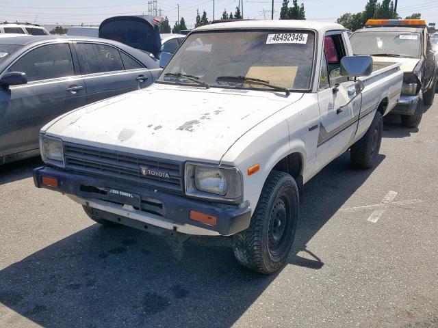 JT4RN44SXC0092282 - 1982 TOYOTA PICKUP 1/2 WHITE photo 2