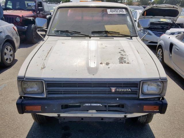 JT4RN44SXC0092282 - 1982 TOYOTA PICKUP 1/2 WHITE photo 9