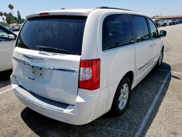 2A4RR5DG5BR702934 - 2011 CHRYSLER TOWN & COU WHITE photo 4