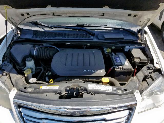 2A4RR5DG5BR702934 - 2011 CHRYSLER TOWN & COU WHITE photo 7